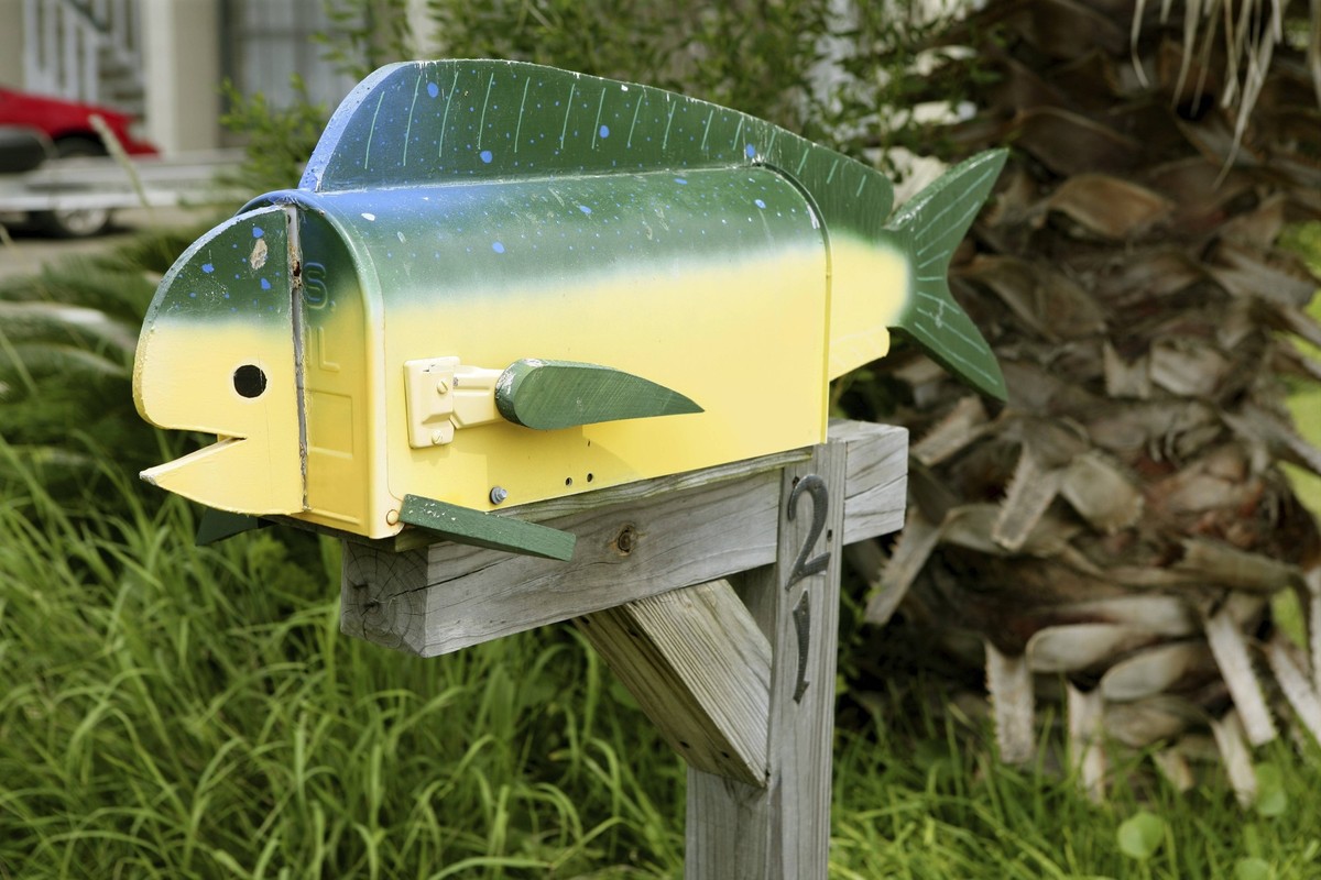 Lustiger künstlerischer Briefkasten mit Fischfarbe und form Fun artistic mail box with fish color and shape Copyright: imageBROKER/LUNAMARINA ibxtbb11879694.jpg Bitte beachten Sie die gesetzlichen Bes ...