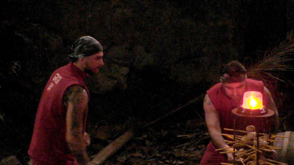 Tag 9. Gigi Birofio (l.) und Cosimo Citiolo müssen zur Nachtschatzsuche antreten und versuchen für das ganze Team so viele Eier wie möglich mit ins Camp zu bringen.

Die Verwendung des sendungsbezogen ...