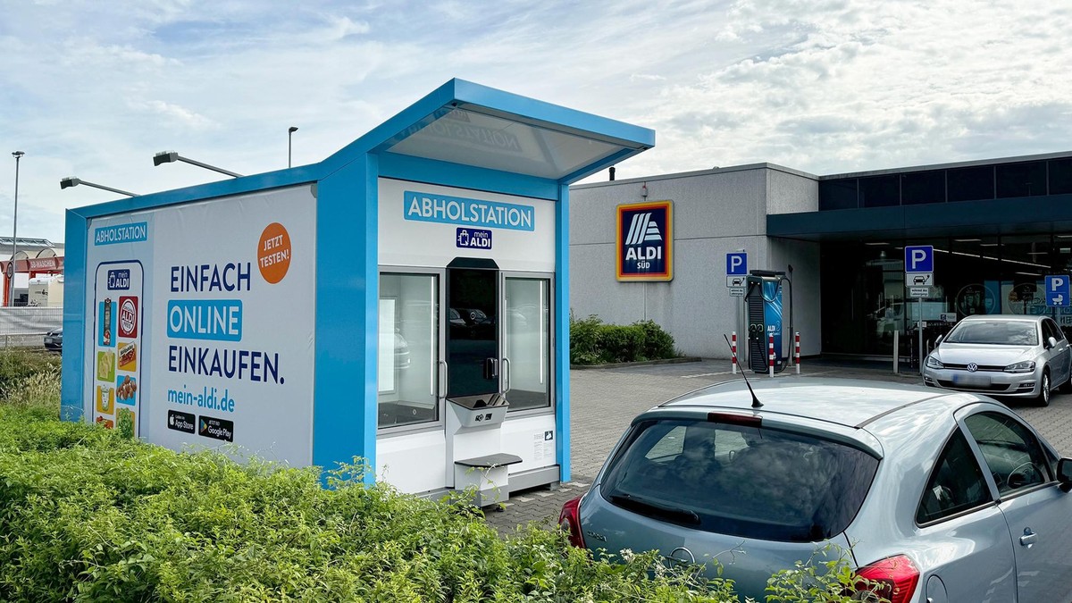 Die Abholstationen befinden sich auf dem Parkplatz der Filialen.