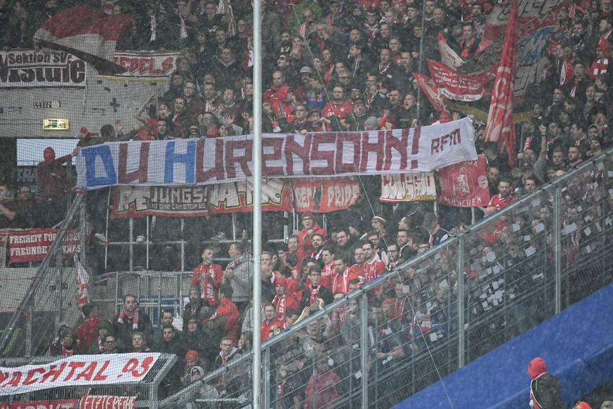 29.02.2020, xmeix, 1.Fussball Bundesliga,TSG 1899 Hoffenheim - FC Bayern Muenchen, emspor, v.l. Wieder ein Anti Hopp Transparent im Bayern Fanblock DFL/DFB REGULATIONS PROHIBIT ANY USE OF PHOTOGRAPHS  ...