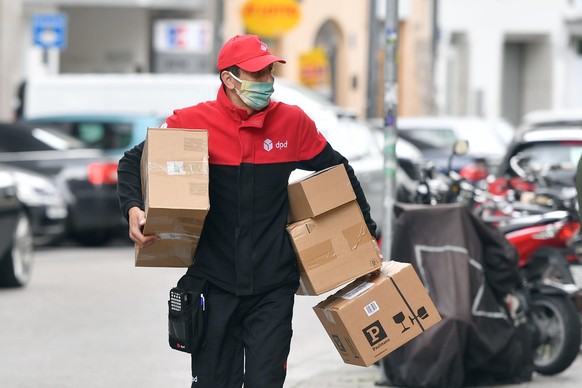 Ein Paketzusteller des DPD.