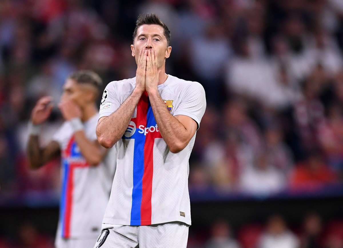 FUSSBALL CHAMPIONS LEAGUE SAISON 2022/2023 Vorrunde Gruppe C 2. Spieltag FC Bayern Muenchen - FC Barcelona, Barca 13.09.2022 Robert Lewandowski Barca enttaeuscht *** FOOTBALL CHAMPIONS LEAGUE SEASON 2 ...