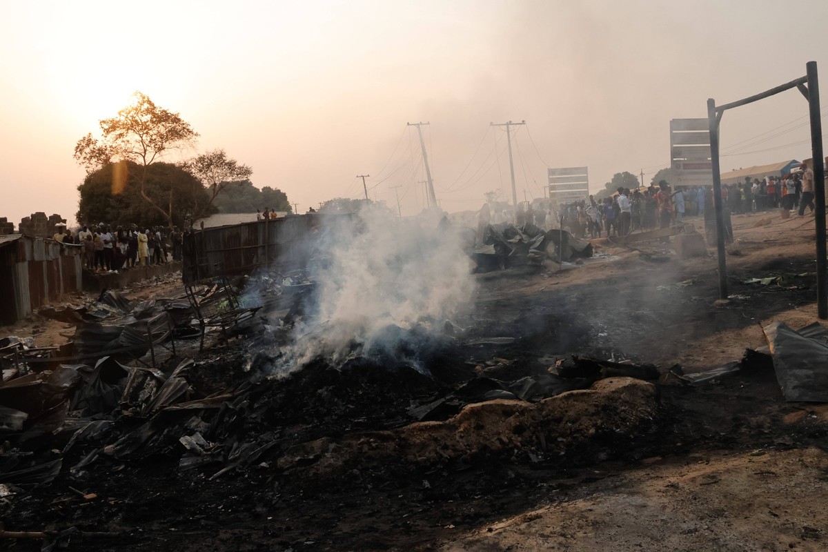 Over 70 People Lost Their Lives In Petrol Tanker Fire In Dikko, Nigeri State Nigeria A petrol tanker explodes in Dikko, Niger State, Nigeria, on January 18, 2025. Dikko, Nigeria PUBLICATIONxNOTxINxFRA ...