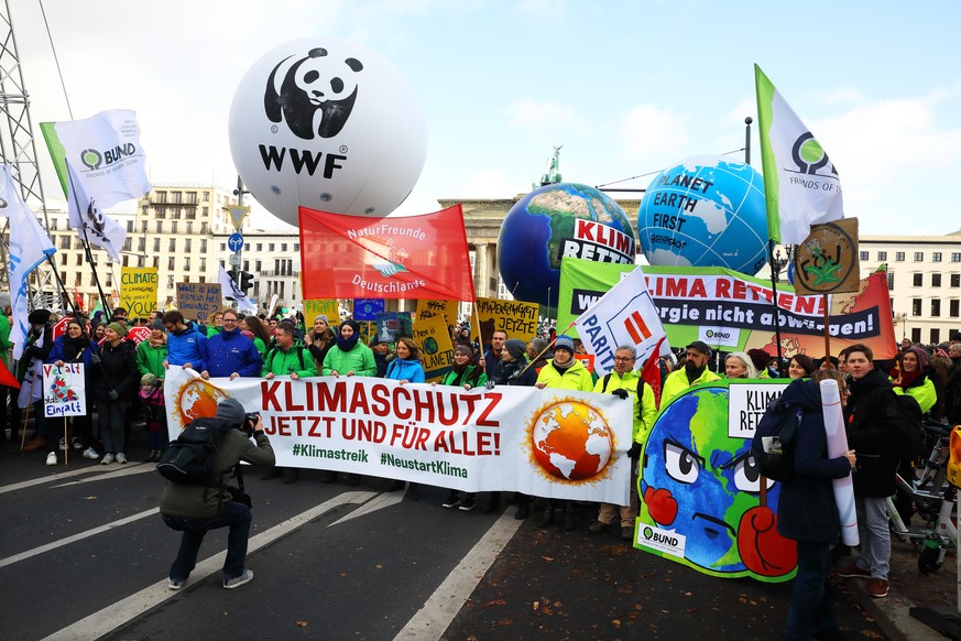Globaler Klimastreik - Fridays for Future - GER, Germany, Deutschland, Berlin, 29.11.2019 - Berlin-Mitte: Sch