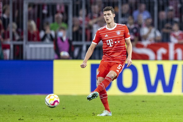 ARCHIV - 16.10.2022, Bayern, München: Fußball: Bundesliga, Bayern München - SC Freiburg, 10. Spieltag, Allianz Arena. Münchens Benjamin Pavard in Aktion. (zu dpa: «Verteidiger Pavard liebäugelt mit Ab ...