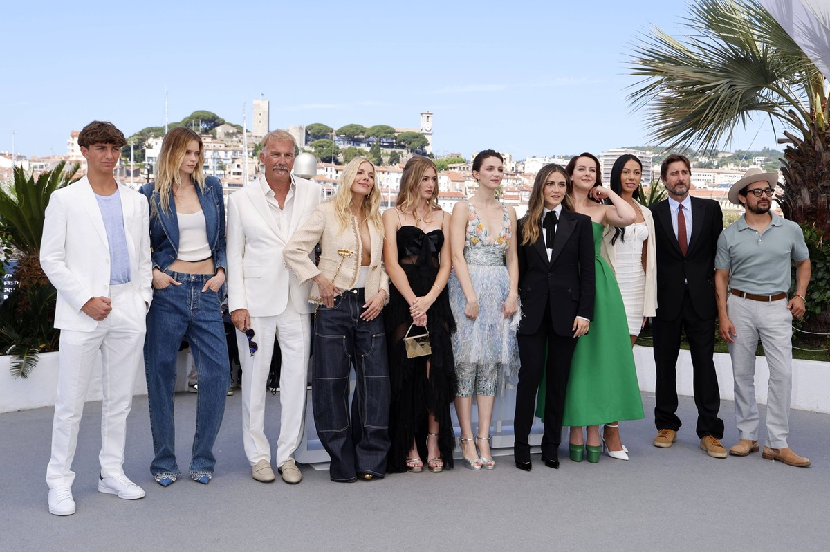 Hayes Costner, Abbey Lee Kershaw, Kevin Costner, Sienna Miller, Georgia MacPhail, Ella Hunt, Isabelle Fuhrman, Jena Malone, Wase Chief, Luke Wilson und Alejandro Edda beim Photocall zum Kinofilm Horiz ...