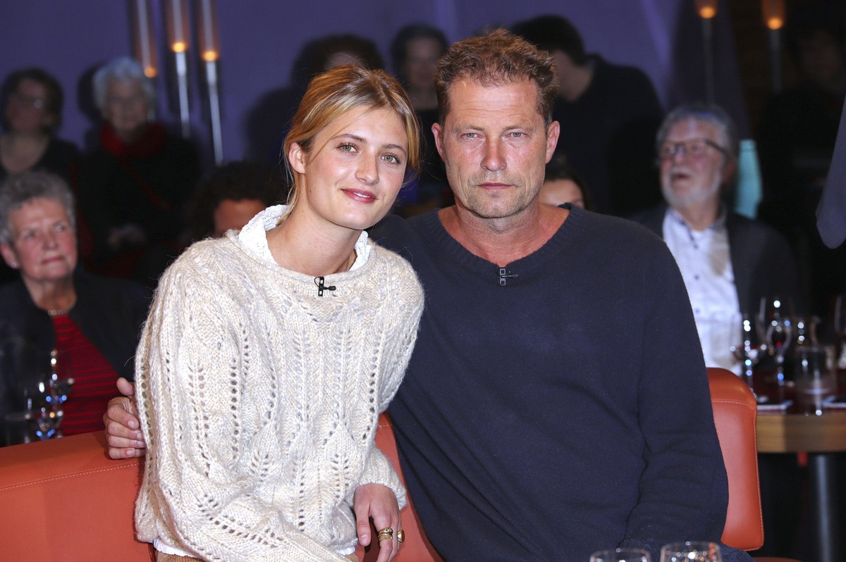 Lilli Schweiger mit Vater Til Schweiger bei der Aufzeichnung der NDR Talk Show im NDR Fernsehstudio Lokstedt. Hamburg, 10.01.2020 *** Lilli Schweiger with father Til Schweiger during the recording of ...