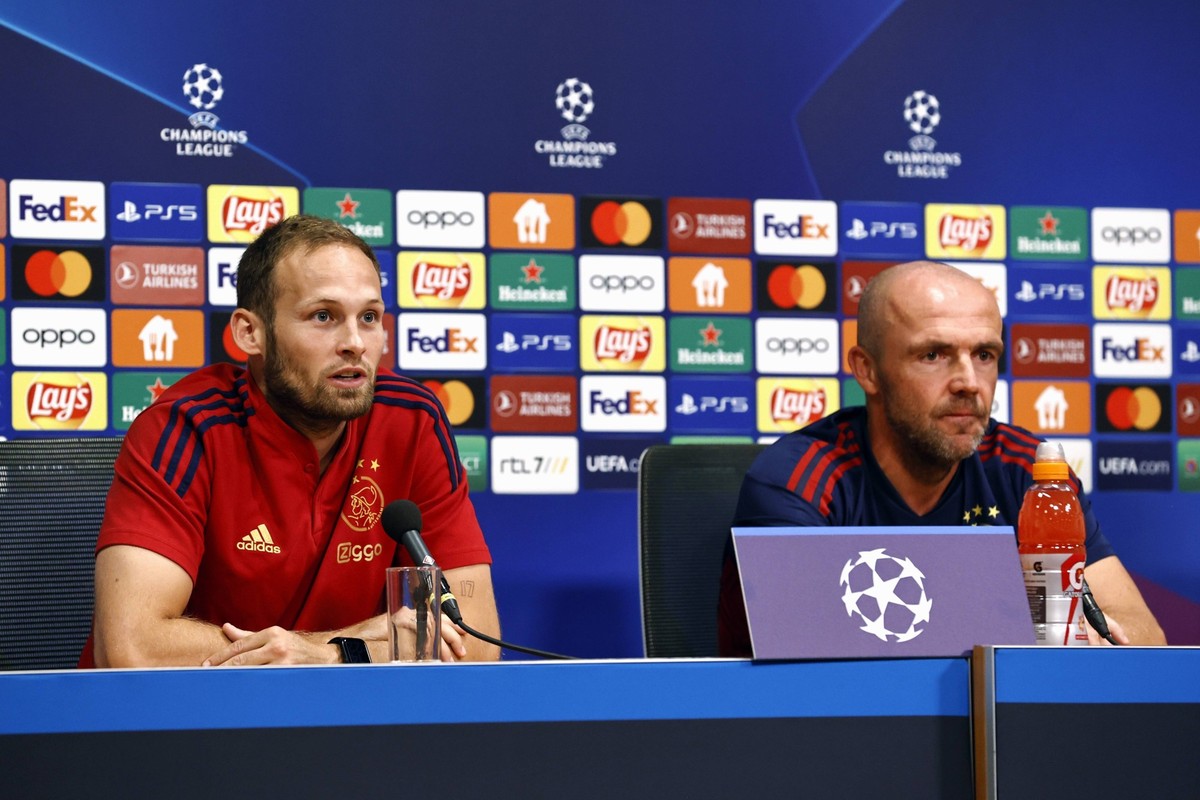 AMSTERDAM - lr Daley Blind of Ajax, Ajax coach Alfred Schreuder during the press conference, PK, Pressekonferenz prior to the Champions League match between Ajax Amsterdam and Rangers FC at the Johan  ...