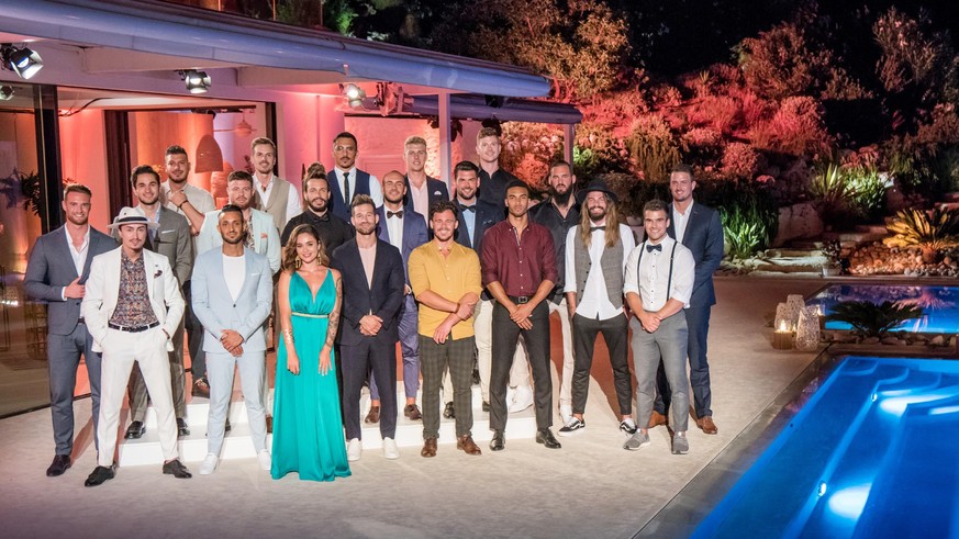 Diese Männer wollen das Herz der Bachelorette erobern. (hinten v.l.: Adriano, Daniel B., Maurice, Alex, Moritz
mitte v.l.: Leander, Angelo, Alexander, Daniel G., Ioannis, Daniel M.
unten v.l.: Florian ...