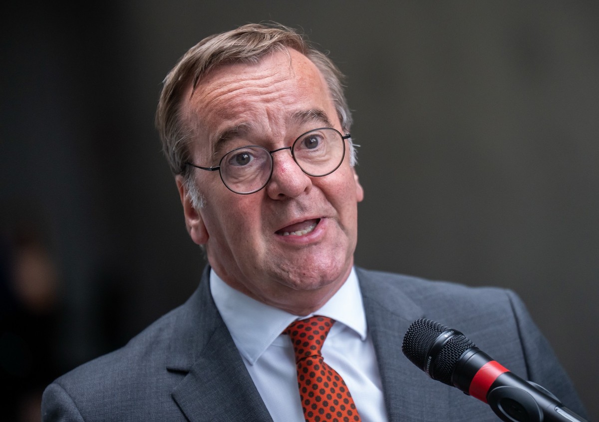 ARCHIV - 23.07.2025, Berlin: Boris Pistorius (SPD), Verteidigungsminister, nimmt im Juli 2025 an einem Pressestatement nach einer Sitzung des Bundeskabinetts im Kanzleramt teil. (zu dpa: «Pistorius äu ...