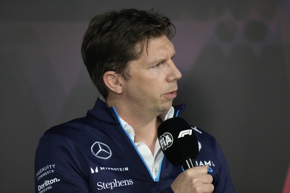 ARCHIV - 07.03.2024, Saudi-Arabien, Dschidda: Motorsport: Formel-1-Weltmeisterschaft, Grand Prix von Saudi-Arabien: James Vowles, Teamchef von Williams, spricht während einer Pressekonferenz nach dem  ...