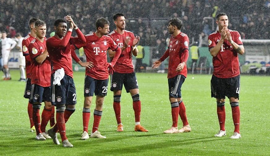 Bayern's players stand on the pitch disappointed after the German soccer cup, DFB Pokal, match between the 4th divisioner SV Roedinghausen and Bayern Munich in Osnabrueck, Germany, Tuesday, Oct. 30, 2 ...