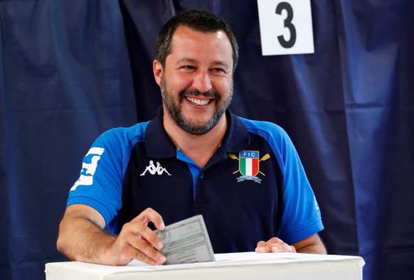 Italian Deputy Prime Minister and leader of far-right League party Matteo Salvini casts his vote in the European Parliament Elections in Milan, Italy May 26, 2019. REUTERS/Alessandro Garofalo