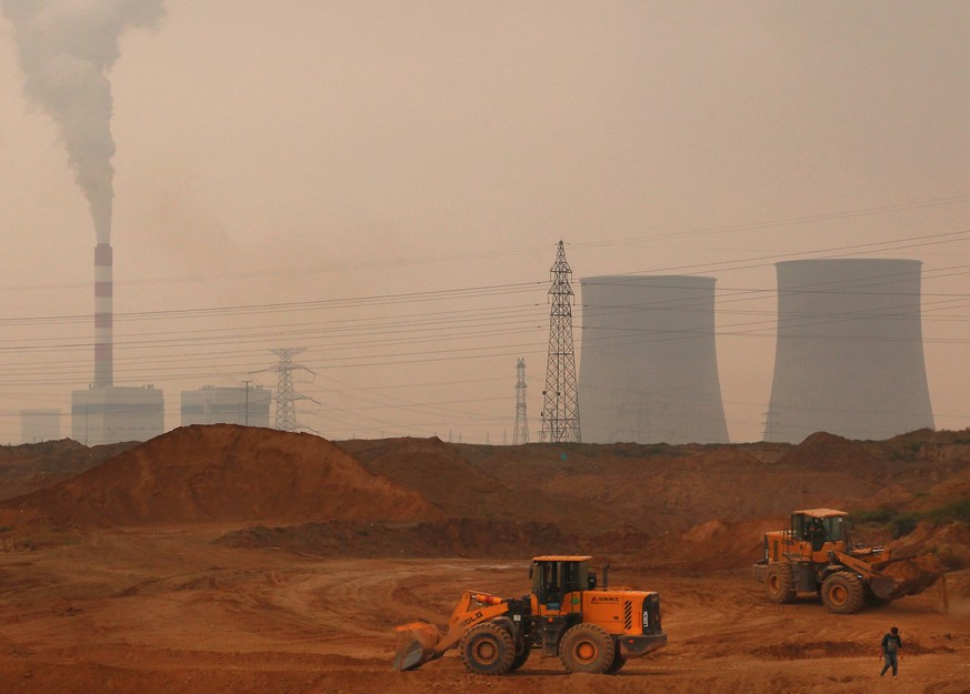 Bildnummer: 60544832 Datum: 30.09.2013 Copyright: imago/UPI Photo
Massive coal-fired power stations surround Yinchuan, the capital of China s northwestern Ningxia Hui Autonomous Region on September 2 ...