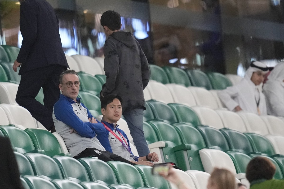 South Korea&#039;s head coach Paulo Bento, left, sits on the stands prior to the World Cup group H soccer match between South Korea and Portugal, at the Education City Stadium in Al Rayyan , Qatar, Fr ...
