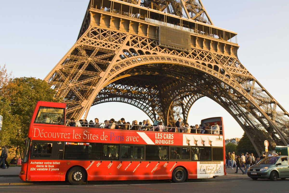 Bildnummer: 53428534 Datum: 28.01.2008 Copyright: imago/blickwinkel
Touristenbus parkt vor dem Eiffelturm, Frankreich, Paris bus with sightseers parking in front of the Eiffel Tower, France, Paris BL ...