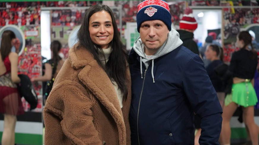 Amira und Oliver Pocher bei Eishockey Open Air in Hannover in der Heinz von Heiden Arena Heute steigt in Hannover wieder Deutschlands einziges Stadtderby im Eishockey. Aber nicht nur das Liga-Spiel de ...