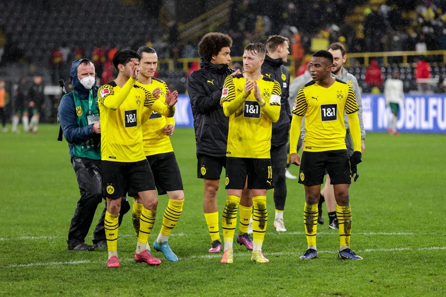 Dortmunds Youssoufa Moukoko (r.) hat noch einen Vertrag bis 2023, könnte danach den BVB ablösefrei verlassen.