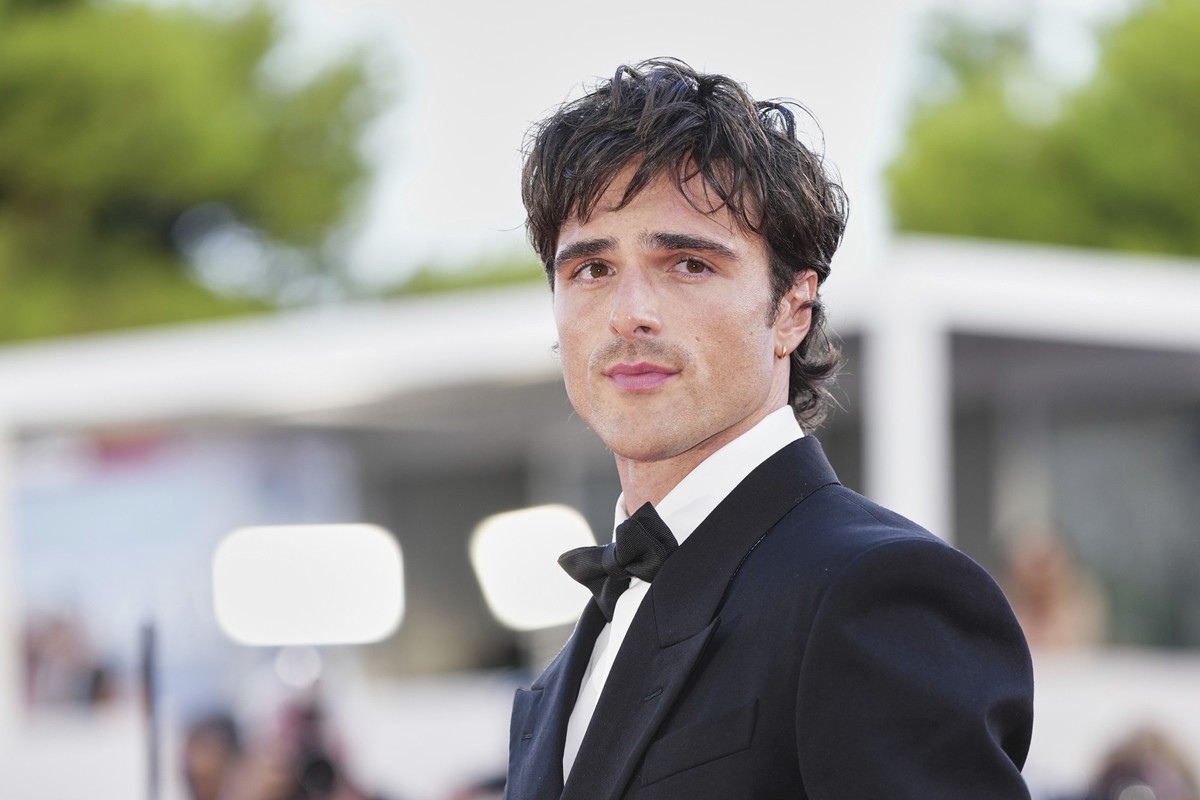 ARCHIV - 30.08.2025, Italien, Venedig: Jacob Elordi posiert für Fotografen auf dem roten Teppich für den Film &quot;Frankenstein&quot; während der 82. Ausgabe der Filmfestspiele von Venedig . (zu dpa: ...