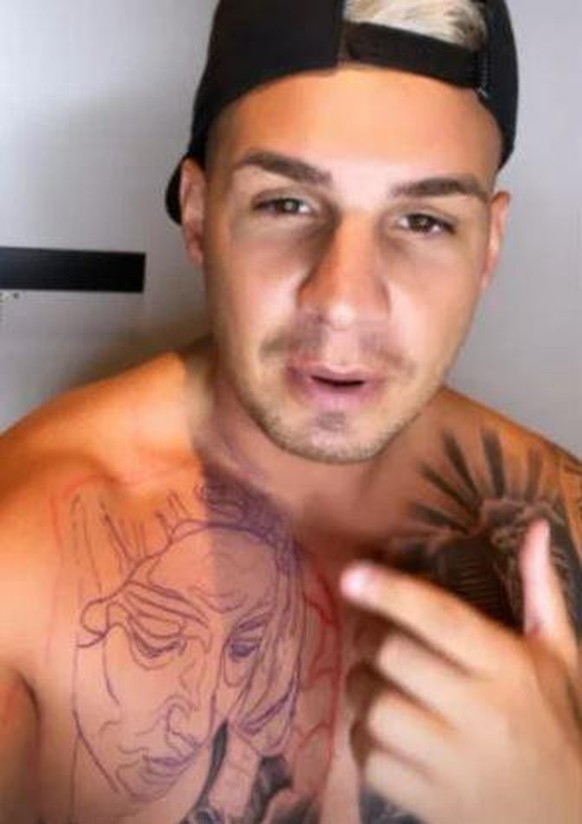 Pietro Lombardi zeigt die Umrisse seines neuen Tattoos.