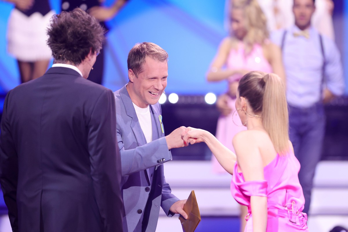 COLOGNE, GERMANY - APRIL 01: (L-R) Daniel Hartwich, Oliver Pocher and Victoria Swarovski seen on stage during the 6th show of the 15th season of the television competition show &quot;Let&#039;s Dance& ...