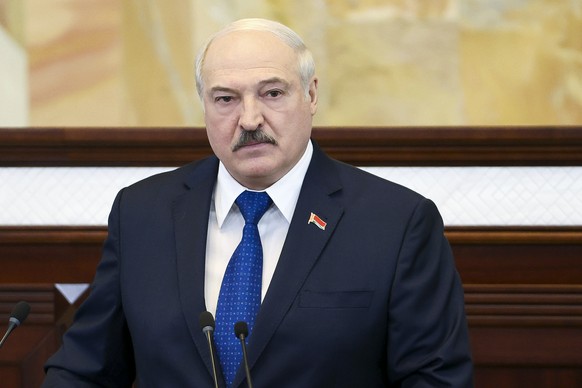 26.05.2021, Belarus, Minsk: Alexander Lukaschenko, Pr�sident von Belarus, spricht vor dem Parlament in Minsk. Nach nahezu einhelliger internationaler Kritik an der erzwungenen Landung eines Passagierf ...