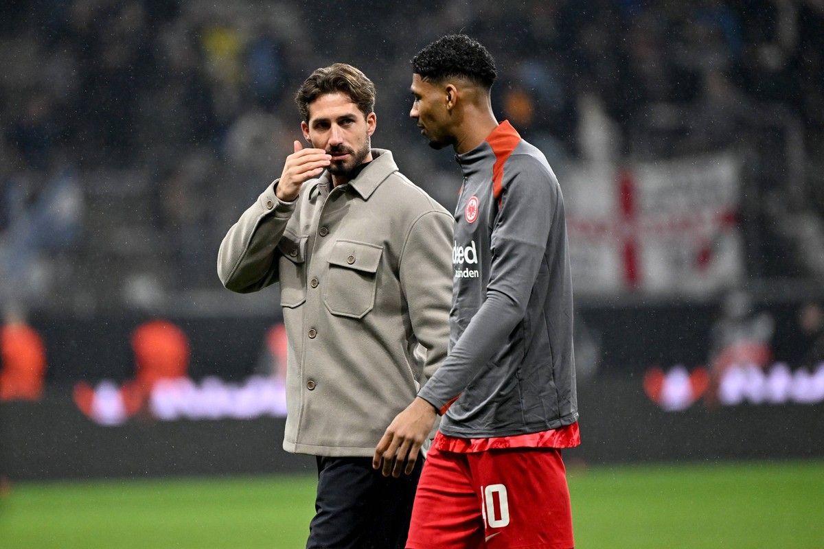 17.04.2025, xjhx, Fussball UEFA Europa League, Eintracht Frankfurt - Tottenham Hotspur v.l. Kevin Trapp Eintracht Frankfurt Kaua Santos Eintracht Frankfurt Entt�uscht, traurig, frustriert DFL/DFB REGU ...