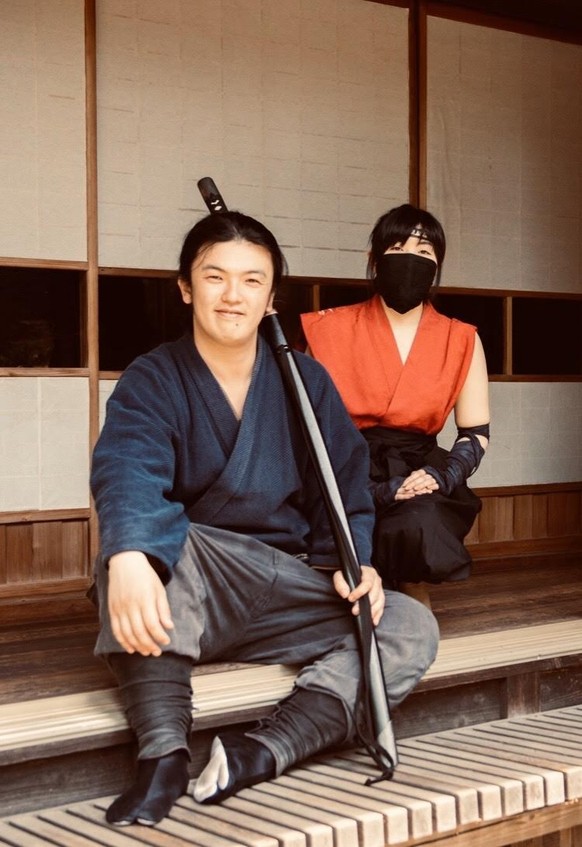 Die beiden Ninjas Narashino (li) und seine Frau Sagami (re.) bilden auch neue Ninjas aus.