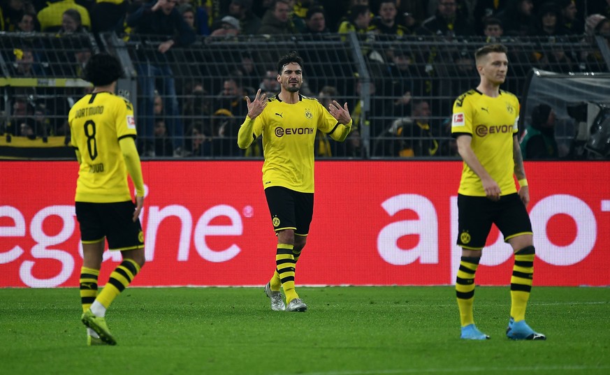 22.11.2019, xjhx, Fussball 1.Bundesliga, Borussia Dortmund - SC Paderborn emspor, v.l. Mahmoud Dahoud Borussia Dortmund, Mats Hummels Borussia Dortmund, Marco Reus Borussia Dortmund enttaeuscht, entta ...