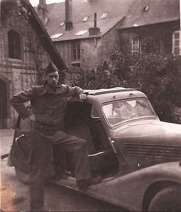 &quot;Mein Badass-Opa mit einem Wagen, den er von den Nazis geklaut hat.&quot; von reddit-user ksm2721