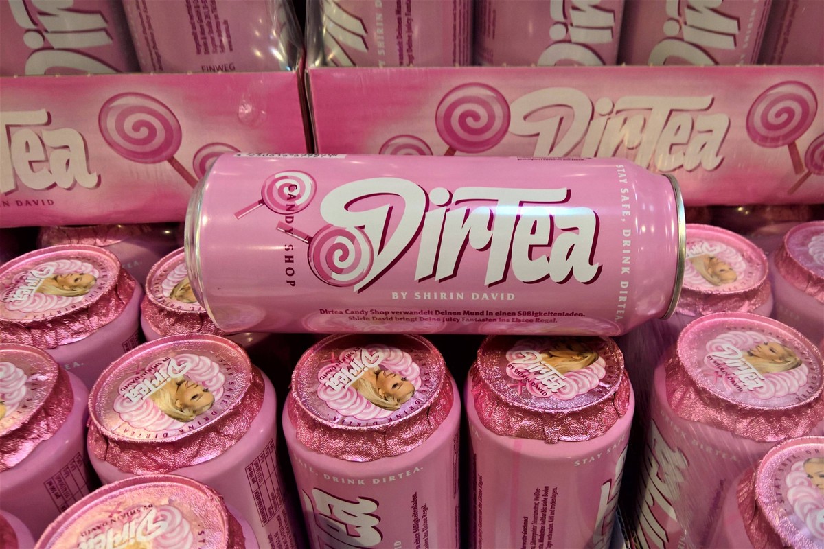 DirTea by Shirin David Getraenk, Eistee in der Dose, Dosengetraenk. *** DirTea by Shirin David Getraenk, ice tea in a can, canned beverage