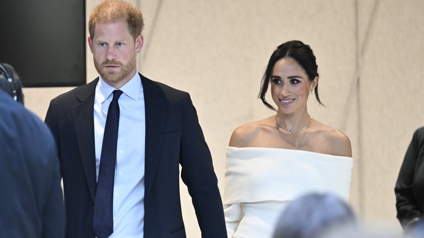 10.10.2023, USA, New York: Der britische Prinz Harry, Herzog von Sussex, und Meghan, Herzogin von Sussex, nehmen zum Welttag für psychische Gesundheit am Elterngipfel &quot;Mentales Wohlbefinden im di ...