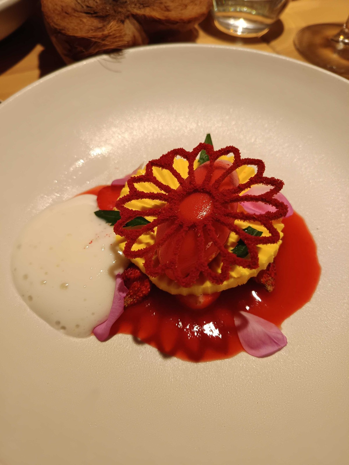 Ein Nachtisch mit Erdbeeren in allerlei Variation.