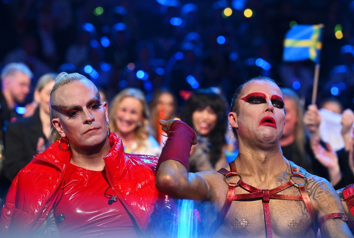 14.05.2023, Großbritannien, Liverpool: Lord Of The Lost aus Deutschland reagieren während der Abstimmung beim Finale des 67. Eurovision Song Contest (ESC) in der M&S Bank Arena. Foto: Peter Kneffe ...