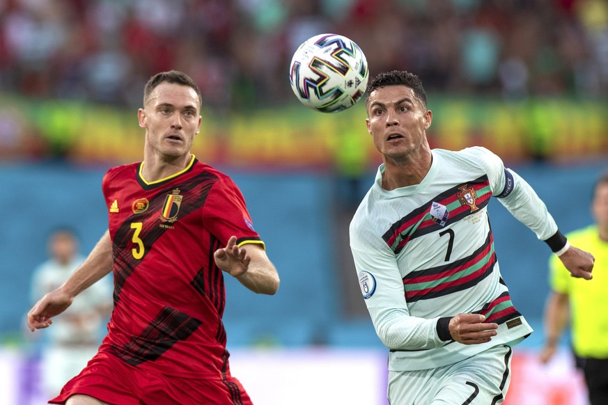 (210628) -- SEVILLE, June 28, 2021 (Xinhua) -- Portugal&#039;s Cristiano Ronaldo (R) vies with Belgium&#039;s Thomas Vermaelen during the Round of 16 match between Belgium and Portugal at the UEFA EUR ...