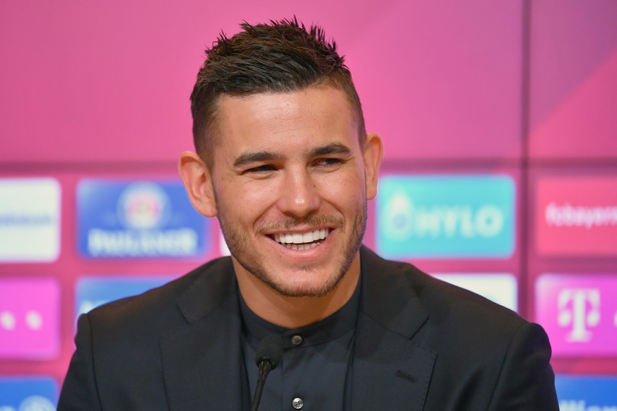 Lucas HERNANDEZ (Bayern Muenchen) muss nicht ins Gefaengnis! Archivfoto: Lucas HERNANDEZ (Bayern Muenchen) lacht,lachen,lachend,optimistisch,gutgelaunt, Einzelbild,angeschnittenes Einzelmotiv,Portraet ...