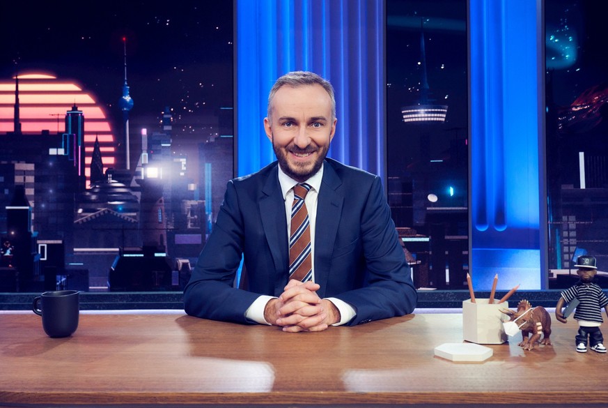 Jan Böhmermann im Studio.