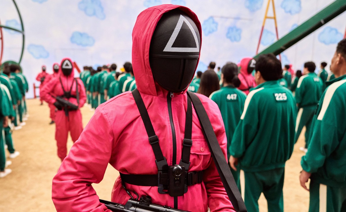 RELEASE DATE: September 17, 2021. TV series TITLE: Squid Game STUDIO: DIRECTOR: PLOT: Hundreds of cash-strapped players accept a strange invitation to compete in children s games. Inside, a tempting p ...