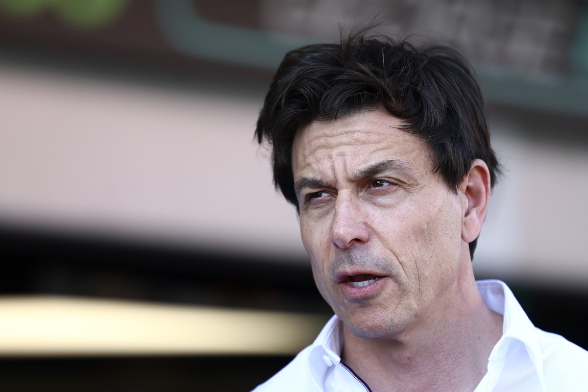 ARCHIV - 29.04.2023, Aserbaidschan, Baku: Motorsport: Formel-1-Weltmeisterschaft, Grand Prix von Aserbaidschan, Sprintrennen. Mercedes-Teamchef Toto Wolff vor dem Start des Sprintrennens. Der Österrei ...