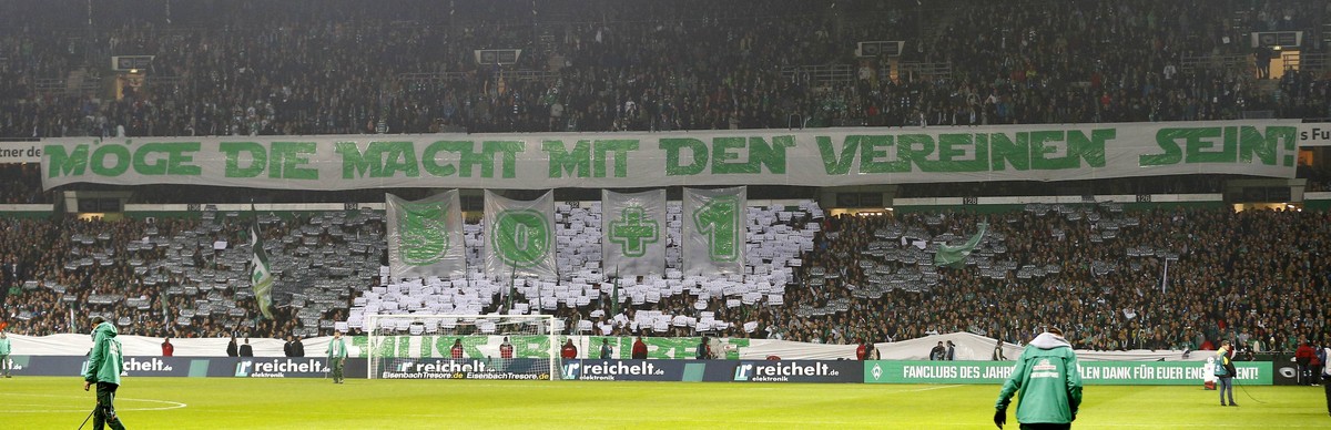 15.10.2016, Weser Stadion, Bremen, Ligaspiel, 1. Liga, SV Werder Bremen vs Bayer 04 Leverkusen, im Bild Die Fans von Werder Bremen mit ihrem Banner Moege die Macht mit den Vereinen sein, 50 + 1 SV Wer ...