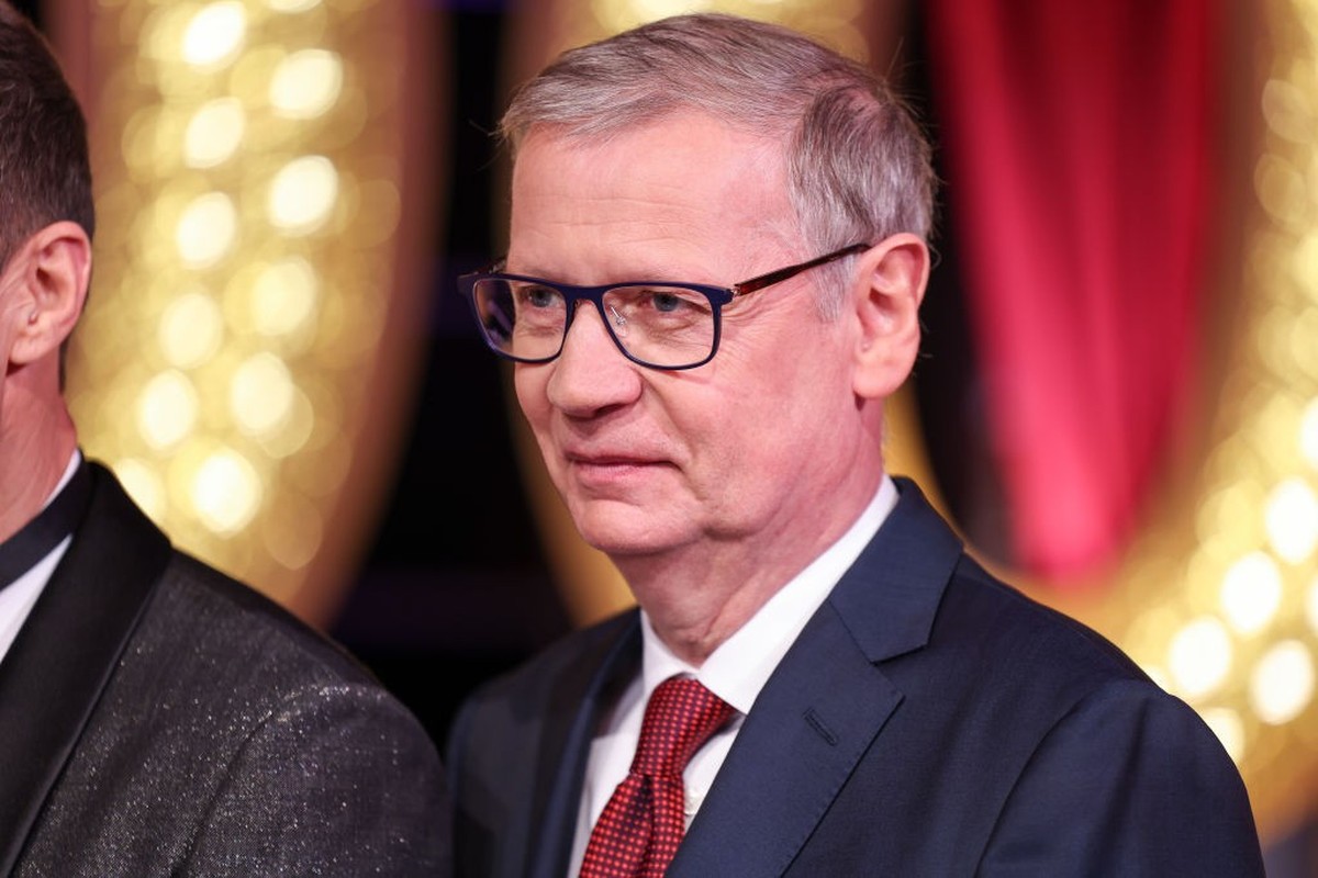 HAMBURG, GERMANY - FEBRUARY 06: Günther Jauch attends the "Wer weiß denn sowas?" 1000th Anniversary Photocall on February 6, 2023 in Hamburg, Germany. (Photo by Gerald Matzka/Getty Images)