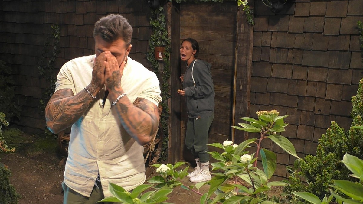 Adela ist raus, vor allem Mischa ist davon betroffen. Titel: Promi Big Brother 2020; 

Copyright: SAT.1; 

Bildredakteur: Clarissa Schreiner; 
Rechtehinweis: Dieses Bild darf bis eine Woche nach Ausst ...
