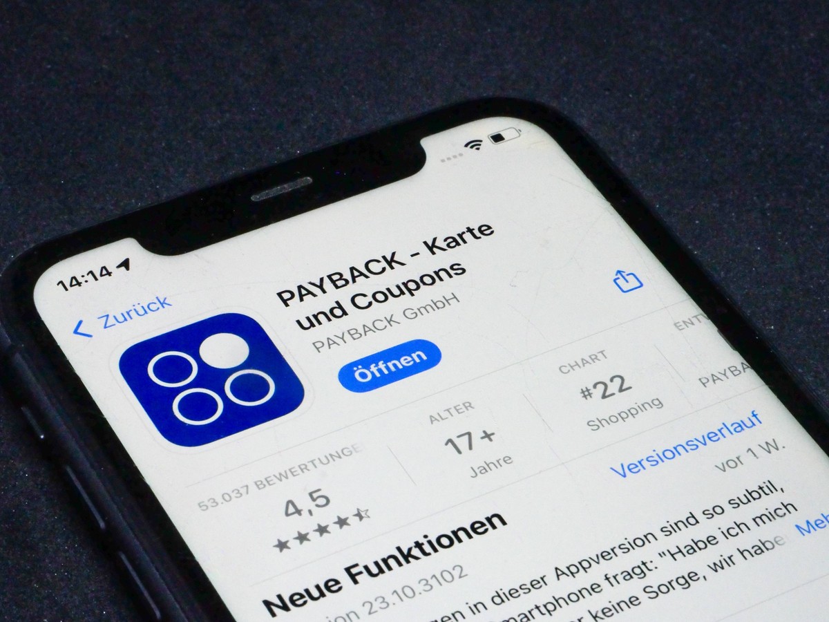 App Store - Apple - Apple App Store auf einem iPhone. Apps als Praktische Alltagshelfer. PAYBACK - Karte und Coupons // 28.11.2023 *** App Store Apple Apple App Store on an iPhone Apps as practical ev ...