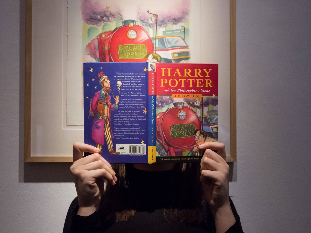 Christie s Classic Week Sale Highlights In London LONDON, UNITED KINGDOM - NOVEMBER 29, 2024: A staff member holds a true first edition of J.K. Rowlings Harry Potter and the Philosophers Stone, one of ...