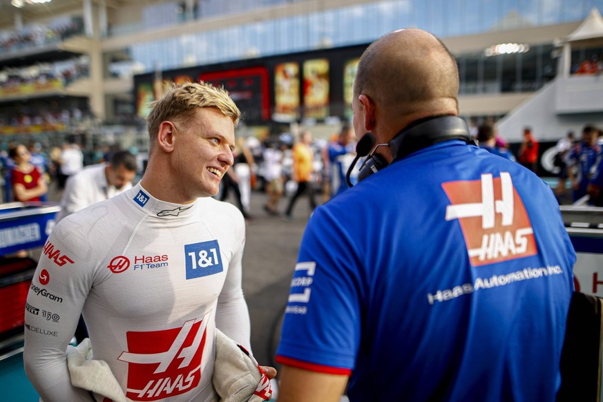 Formula 1 2022: Abu Dhabi GP YAS MARINA CIRCUIT, UNITED ARAB EMIRATES - NOVEMBER 20: Mick Schumacher, Haas F1 Team, on the grid during the Abu Dhabi GP at Yas Marina Circuit on Sunday November 20, 202 ...