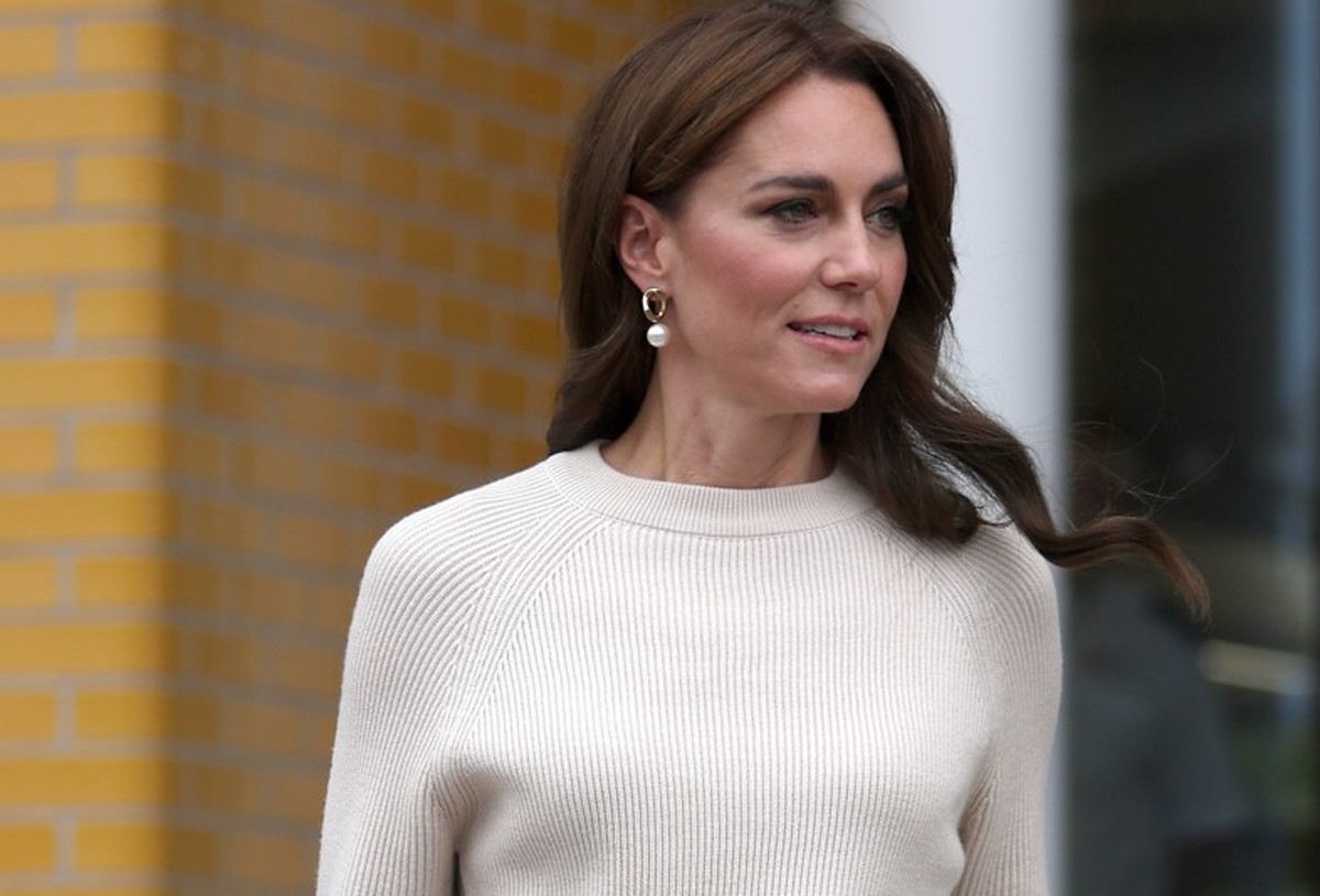 NOTTINGHAM, ENGLAND - OCTOBER 11: Catherine, Princess of Wales leaves after a visit to Nottingham Trent University to learn about their mental health support system on October 11, 2023 in Nottingham,  ...