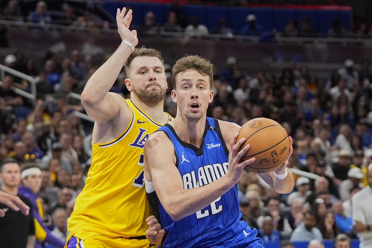 Orlando Magic forward Franz Wagner, right, goes to the basket past Los Angeles Lakers guard Luka Doncic during the second half of an NBA basketball game, Monday, March 24, 2025, in Orlando, Fla. (AP P ...