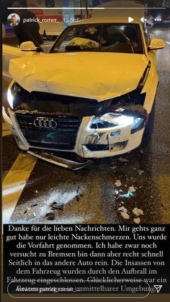 Patrick zeigt sein demoliertes Auto nach dem Unfall.