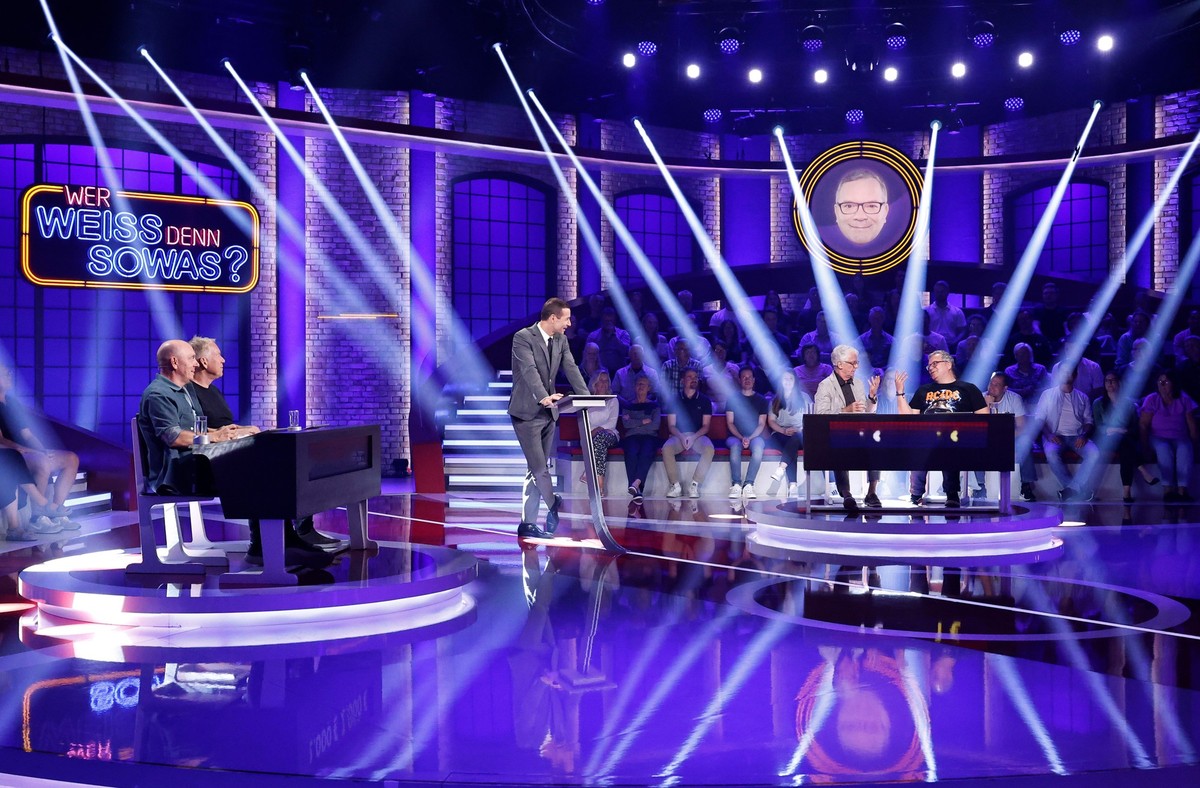 ARD WER WEISS DENN SOWAS? FOLGE 1180, &quot;Johannes B. Kerner und Marcel Reif&quot;, am Mittwoch (23.10.24) um 18:00 Uhr im ERSTEN.
Moderator Kai Pflaume (M.) und seine Rateteam-Kapitäne Bernhard Hoë ...