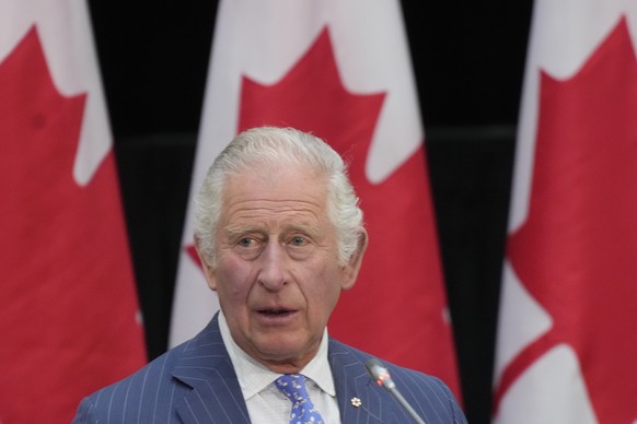 ARCHIV - 18.05.2022, Kanada, Ottawa: Charles, damaliger Prinz von Wales, nimmt an einem Runder-Tisch-Gespr�ch �ber nachhaltige Finanzen in Ottawa, Ontario, im Rahmen der Canadian Royal Tour teil. Quee ...